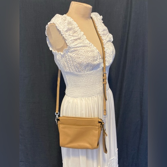 Vince Camuto Handbags - Vince Camuto Bry Leather Crossbody Bag/Wristlet in Oak | Excellent Condition